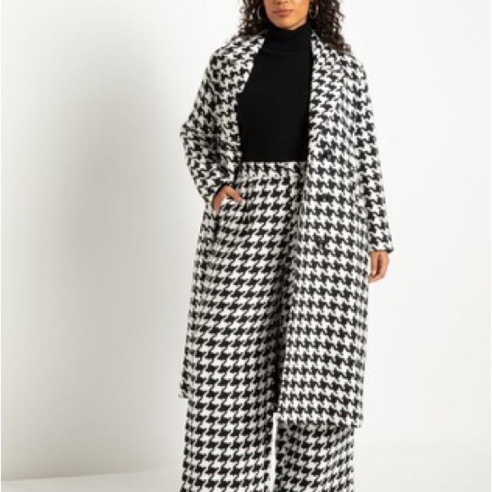 Chic Eloquii Houndstooth Pea Coat in Black and White